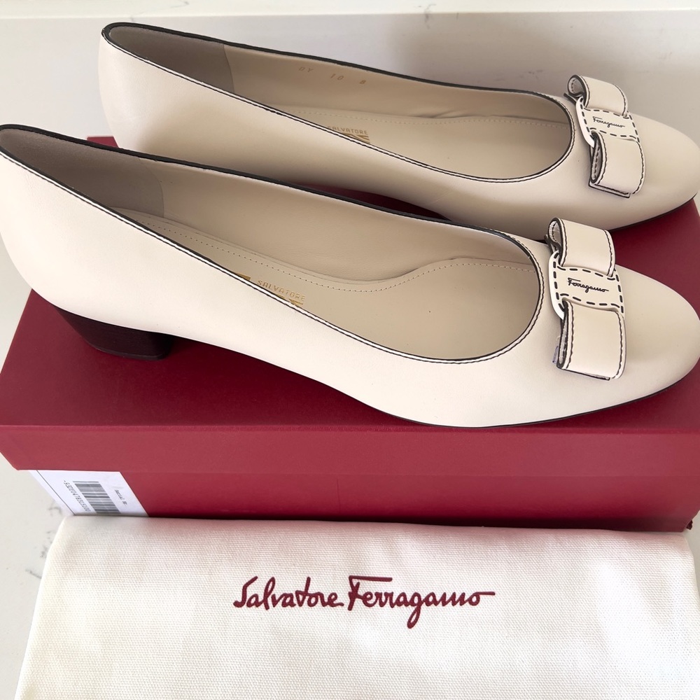 Salvatore Ferragamo Vara Bone Calf Leather size 10B New in Box